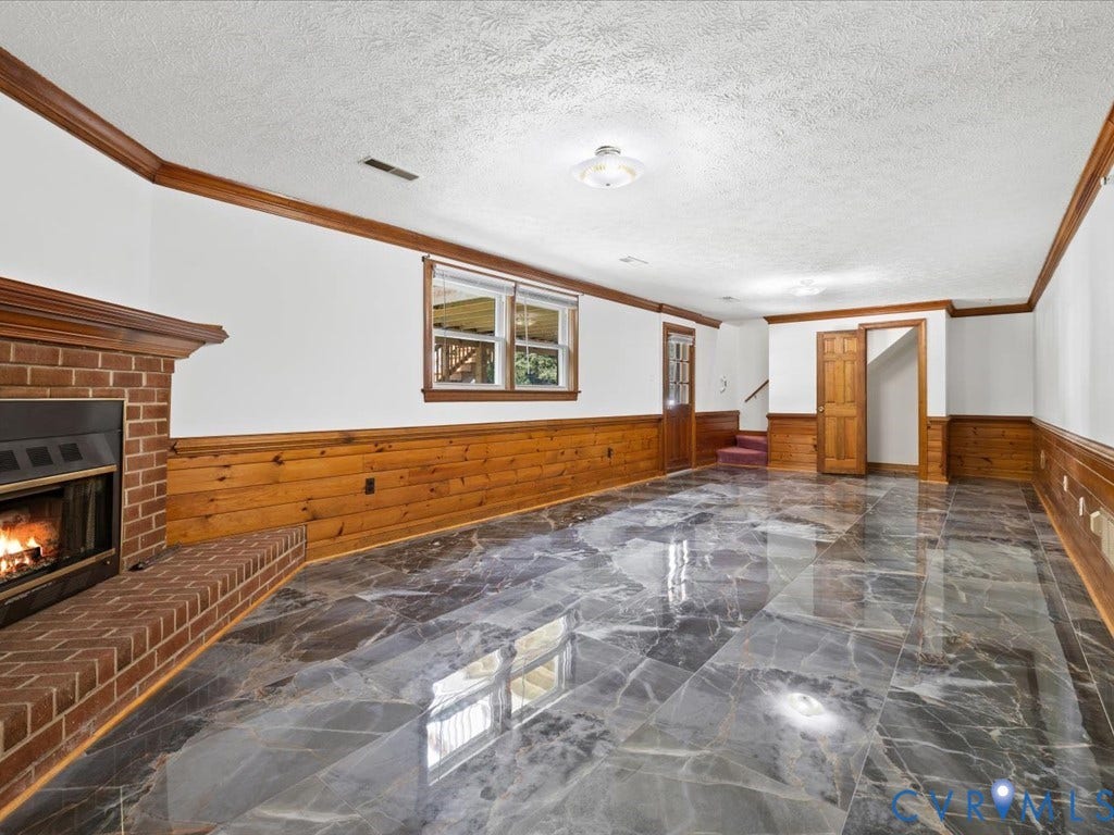 Gas fireplace, door to back yard