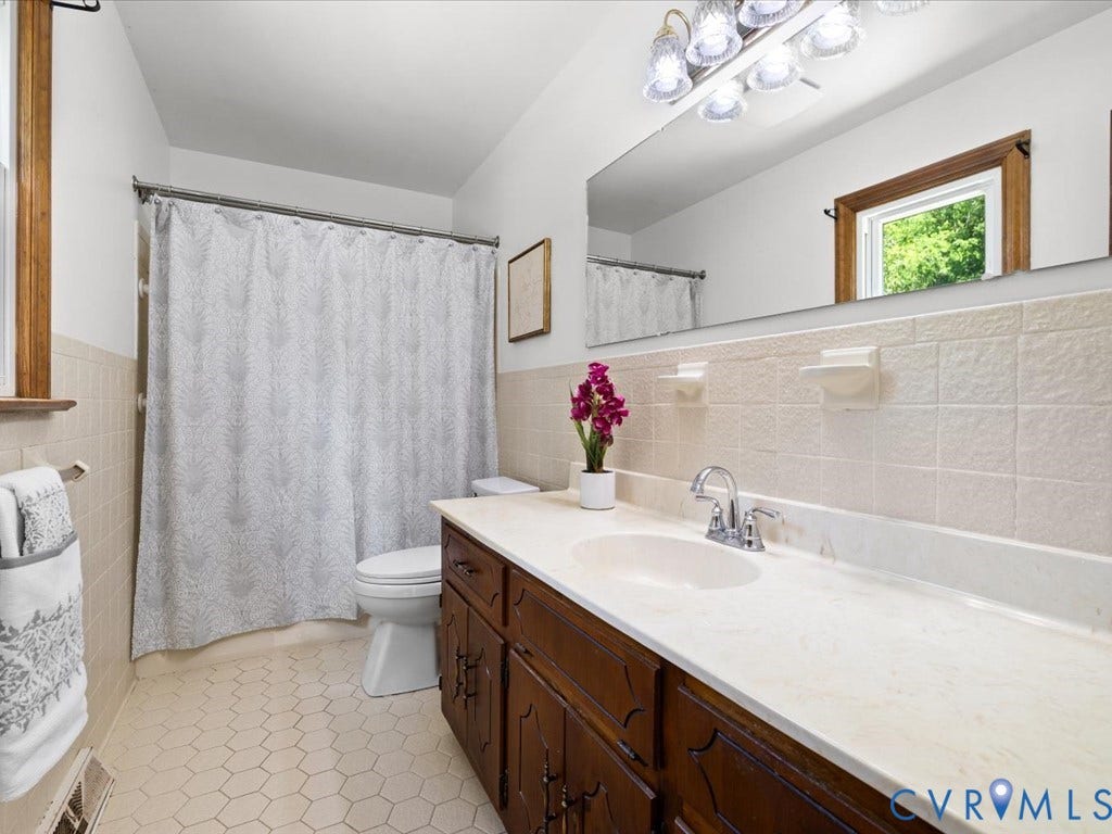 Primary en suite bath