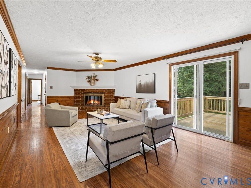 View toward hallway with bedrooms