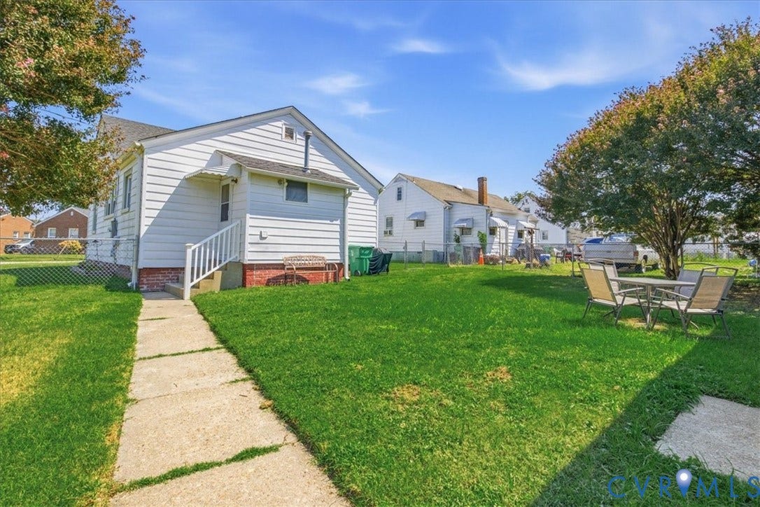 216 Conduit Road, Riverside Park, Colonial Heights, VA 23834 Spacious fenced backyard
