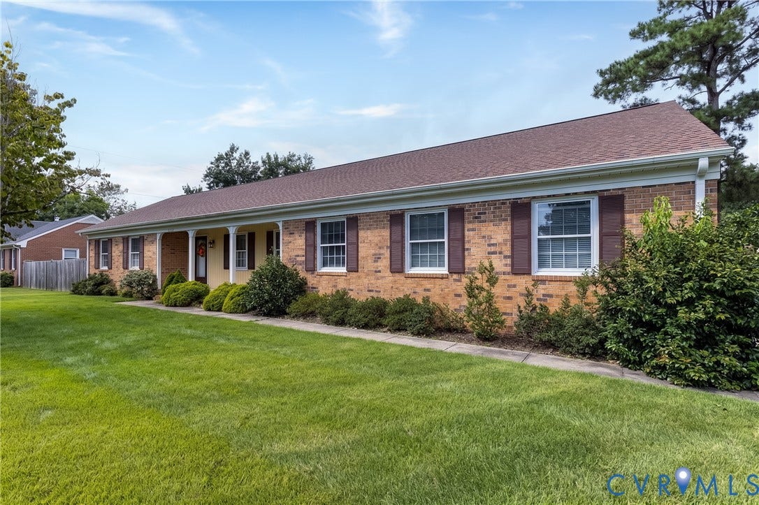 3640 Kiefer Road, Chester, VA 23831 Unhindered view of Front. AI removed large bushes in the front only.