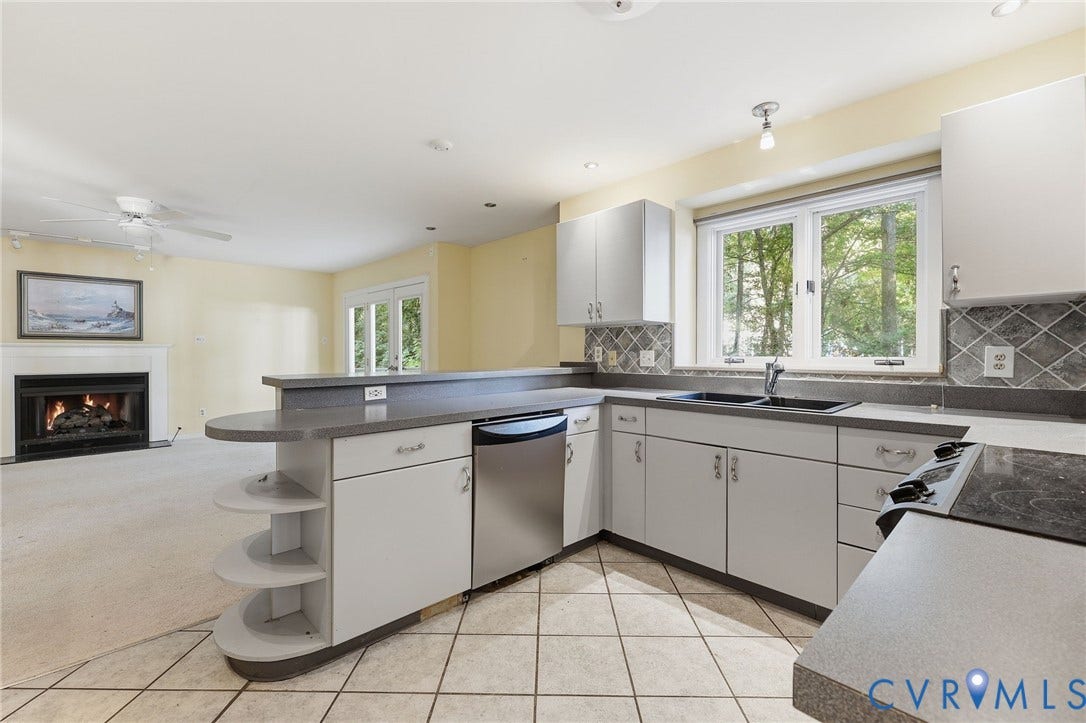3211 Regatta Pointe Court, Brandermill, Midlothian, VA 23112 Tile floor and backsplash