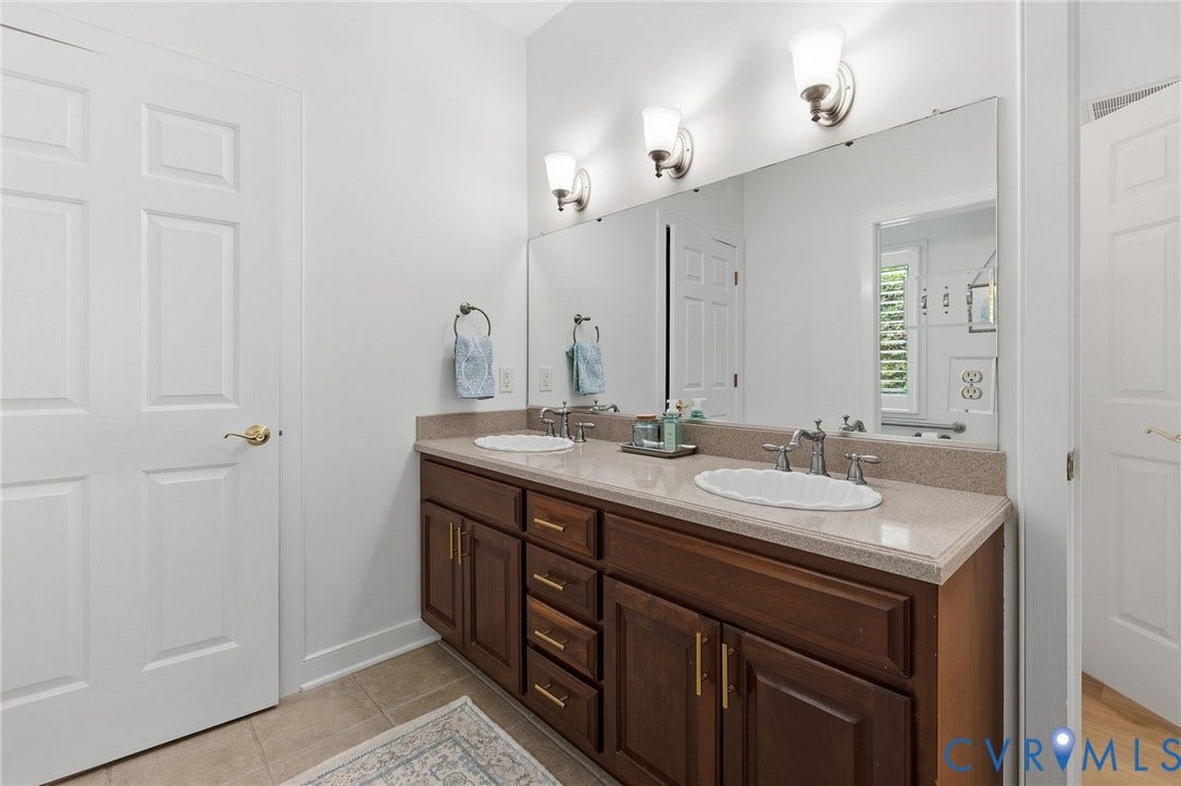 17 Quail Run Drive, Manakin Sabot, VA 23103 Full bathroom with door to large walk in closet in Inlaw suite