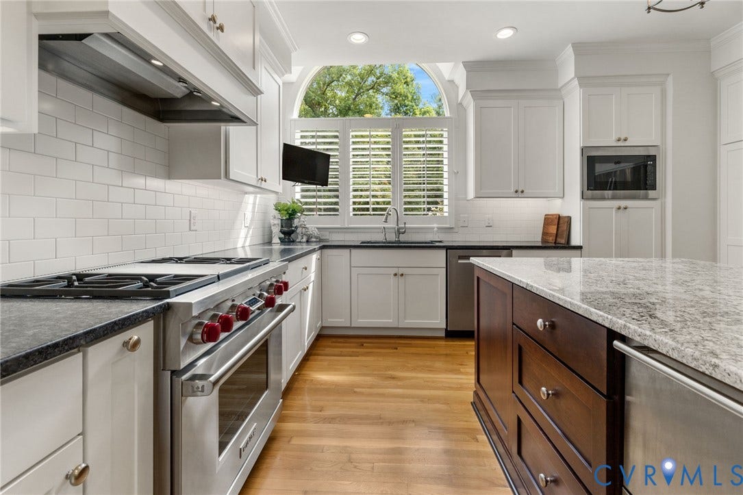 17 Quail Run Drive, Manakin Sabot, VA 23103 Updated kitchen with Wolf range, 2 drawer beverage fridge, great storage