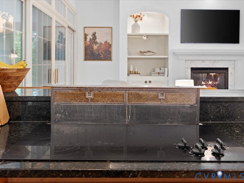 147 Oyster Cove Landing, Hartfield, VA 23071 Integrated cooktop with downdraft ventilation