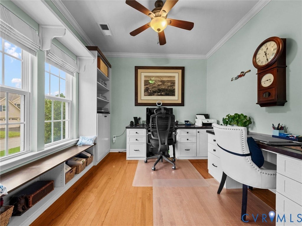 9990 Orchard Meadow Road, Mechanicsville, VA 23116 Hardwood flooring, custom built-in cabinetry, window seating, ceiling fan, and crown molding
