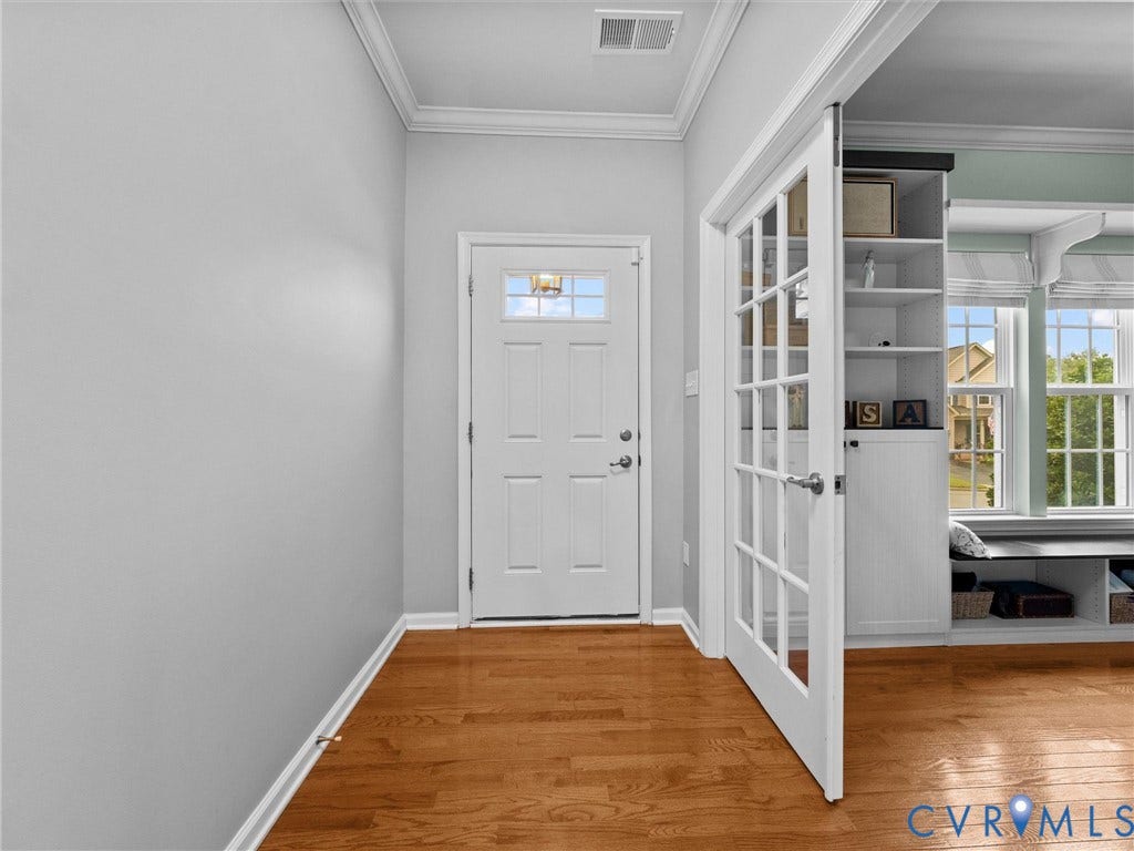 9990 Orchard Meadow Road, Mechanicsville, VA 23116 Wood-finish flooring with crown molding