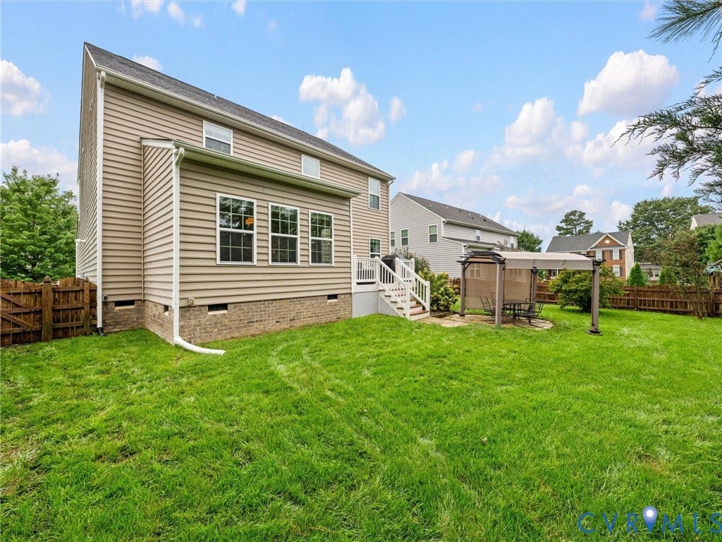 9990 Orchard Meadow Road, Mechanicsville, VA 23116 Expansive rear lawn with a partial privacy fence