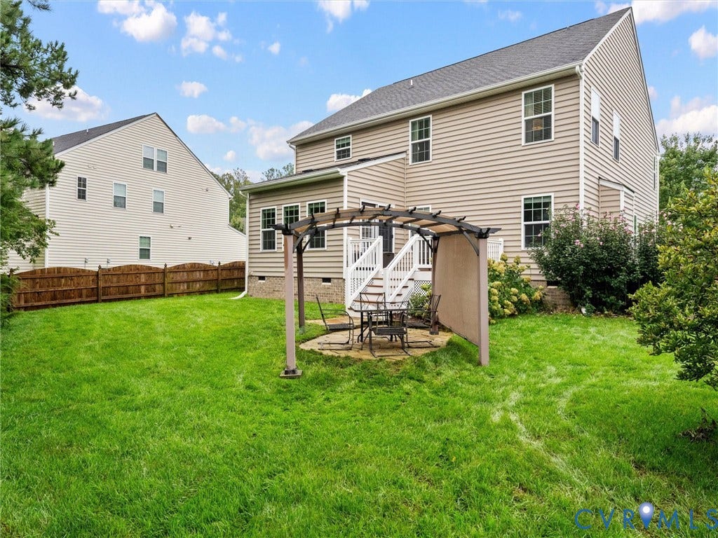 9990 Orchard Meadow Road, Mechanicsville, VA 23116 Expansive backyard with a manicured lawn