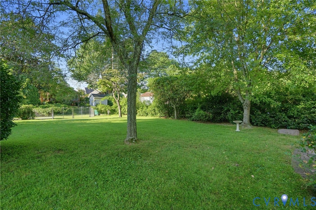 1713 Wilmington Avenue, Richmond, VA 23227 Expansive lawn with mature trees and established perimeter landscaping