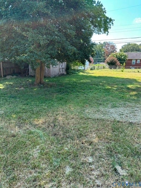 3311 Lanceor Drive, Henrico, VA 23060 Expansive grassy yard with mature tree and wood fencing