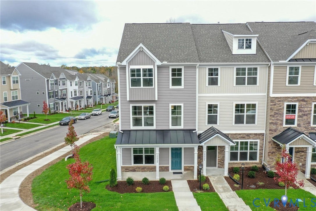 2401 Flora Boulevard, Townes At Arcadia, Henrico, VA 23231 This photo shows a similar floorplan and quality level to Eastwood Homes. Actual design selections and layout may vary.