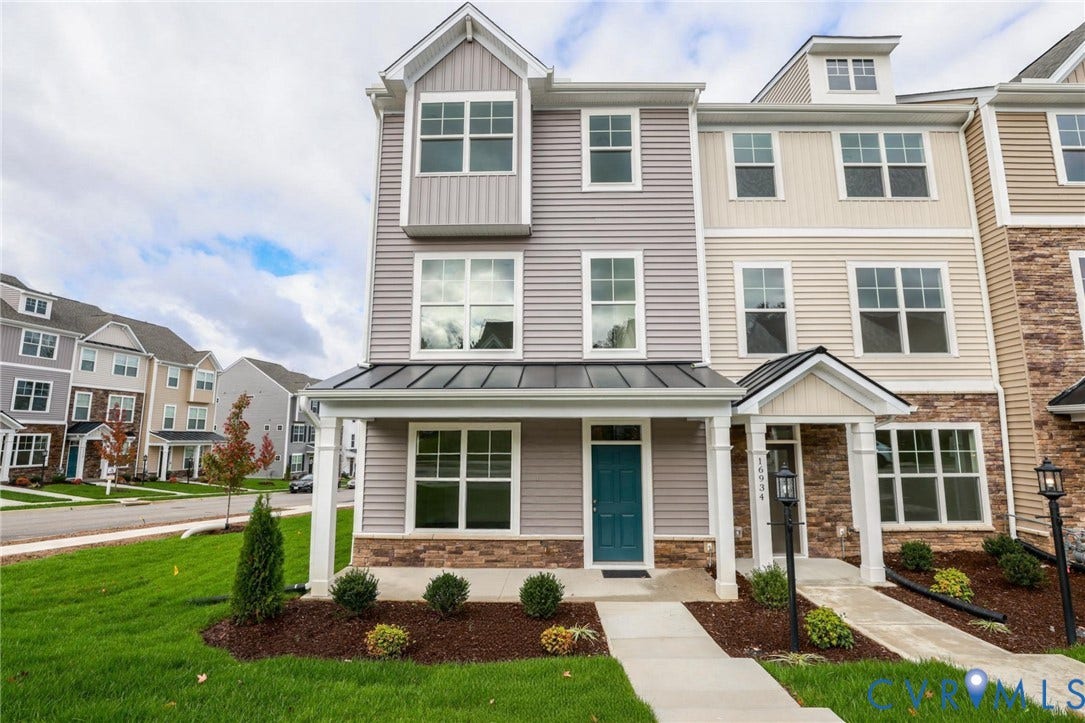 2401 Flora Boulevard, Townes At Arcadia, Henrico, VA 23231 This photo shows a similar floorplan and quality level to Eastwood Homes. Actual design selections and layout may vary.