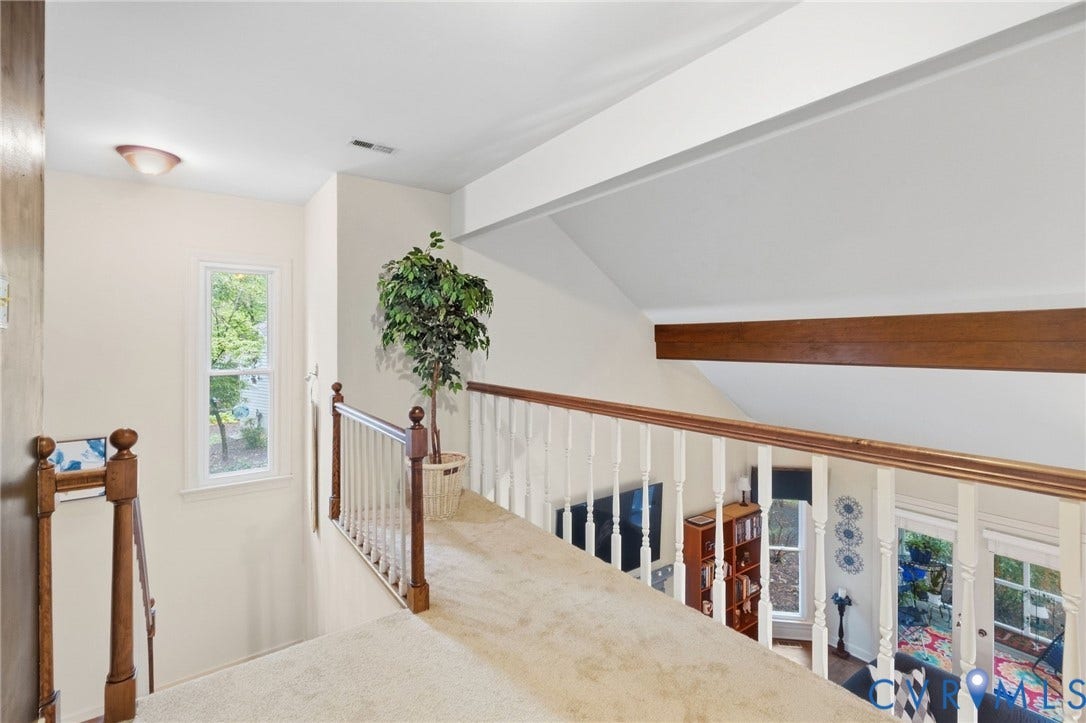 11805 Bedfordshire Square, Henrico, VA 23238 Carpeted landing with white baluster railing, wood handrail