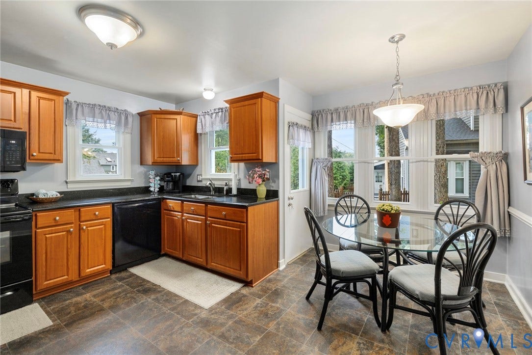 11805 Bedfordshire Square, Henrico, VA 23238 Breakfast nook with bay window
