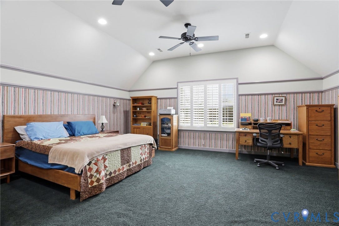 Vaulted ceiling with recessed lighting and ceiling fan