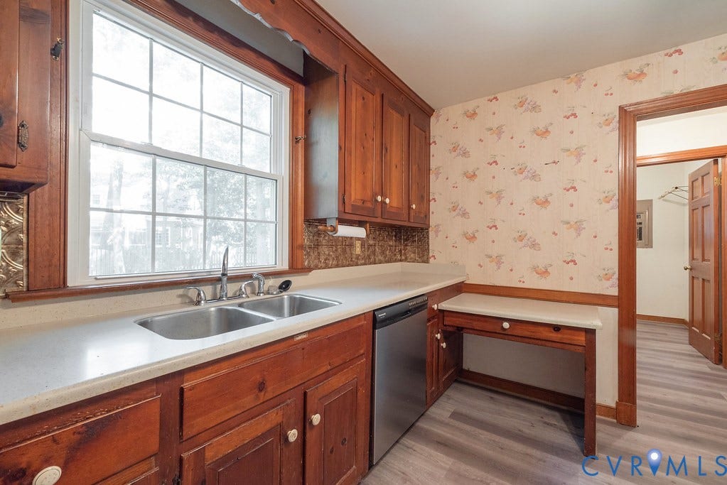 13830 Hailsham Circle, Salisbury, Midlothian, VA 23113 Wood-finish cabinetry with light countertops and a double basin sink