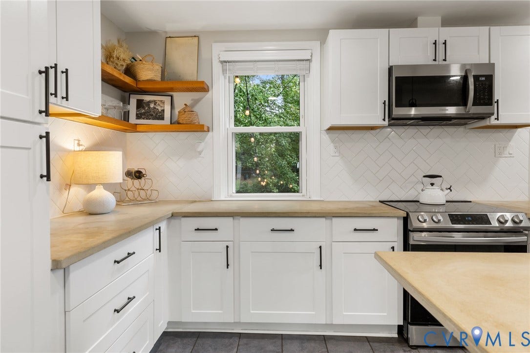 1618 Rockwood Road, Tuckahoe, Richmond, VA 23226 Just enough open storage to provide a lovely accent while maximizing functional storage