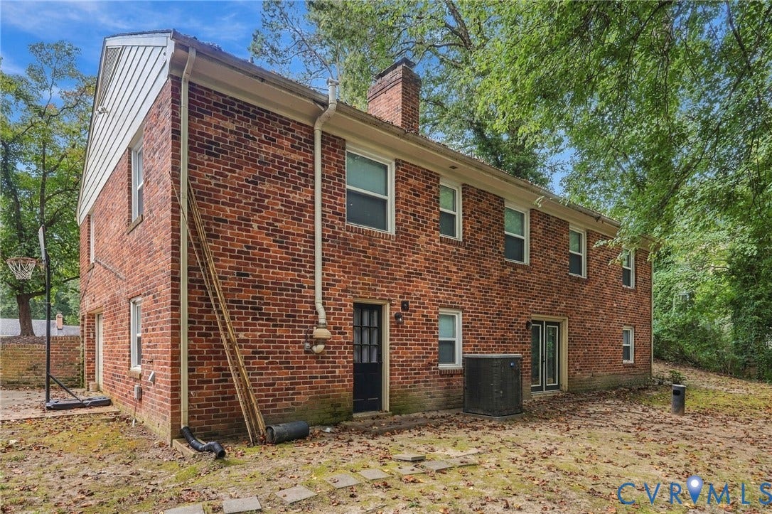 3238 E Weyburn Road, Bon Air, Richmond, VA 23235 Brick exterior with multiple windows and white trim