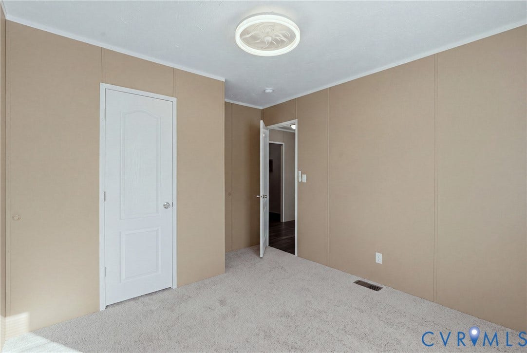 1385 Waltons Store Road, Hadensville North, Louisa, VA 23093 Textured carpet flooring