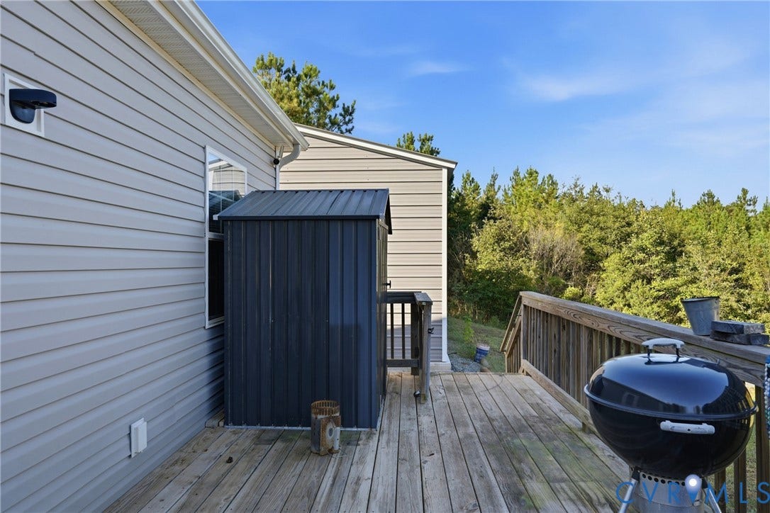 1385 Waltons Store Road, Hadensville North, Louisa, VA 23093 Hardwood deck with railings