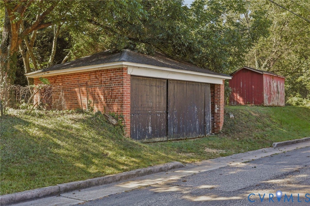 216 W Roanoke Street, Richmond, VA 23225 Brick outbuilding with a low-slope roof and wooden double doors