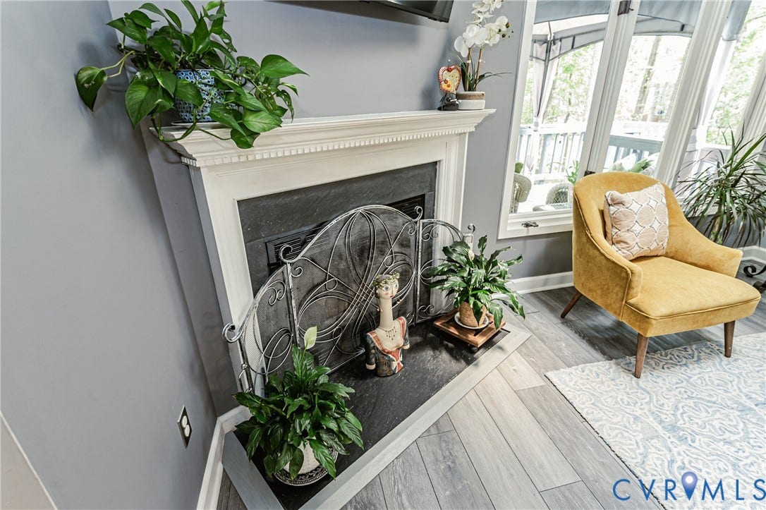 Corner fireplace featuring a detailed white mantel