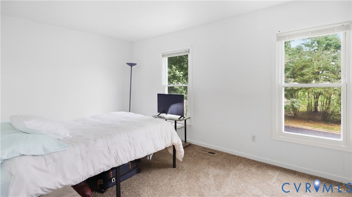 15253 Broadwater Circle, Chester, VA 23831 Neutral wall color with two windows and carpet flooring