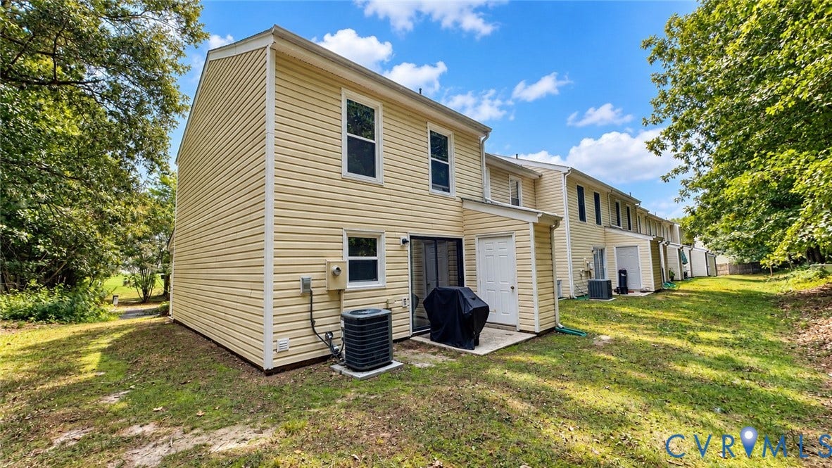15253 Broadwater Circle, Chester, VA 23831 Rear exterior with light-colored siding and white trim