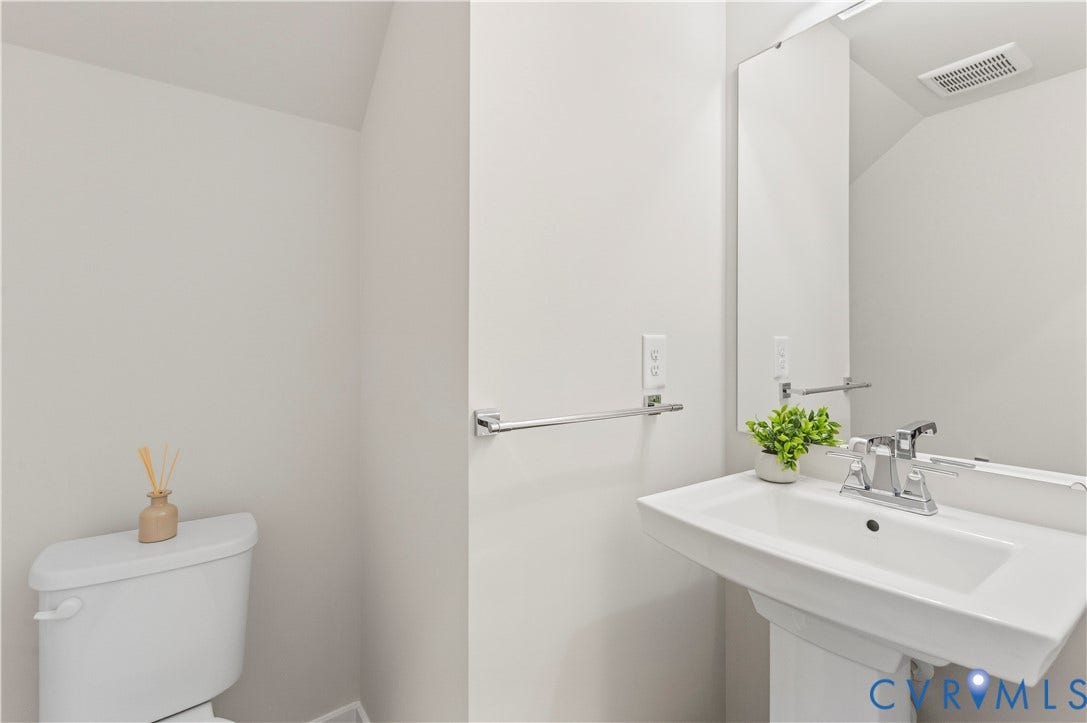 4837 Bacova Village Trail, Glen Allen, VA 23059 Downstairs half bathroom
