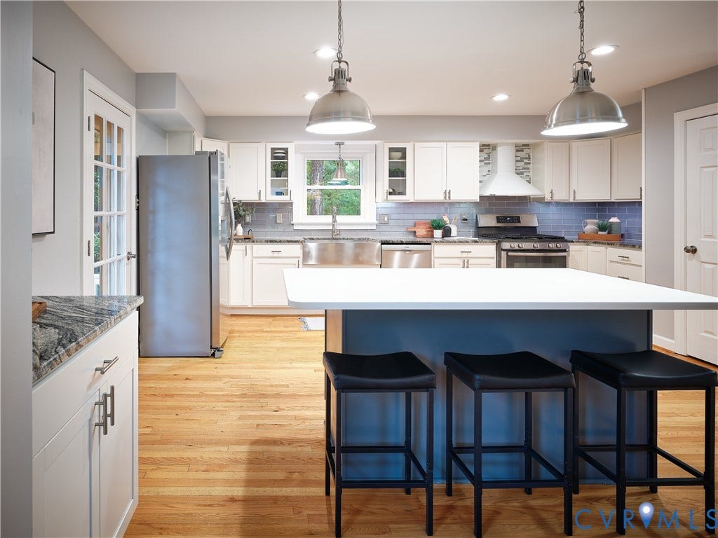 1708 Windingridge Court, Henrico, VA 23238 Staggeringly beautiful finishings create a fantastic atmosphere in which to cook and eat.