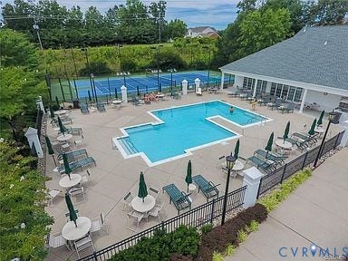 Cross Ridge Outdoor Pool.