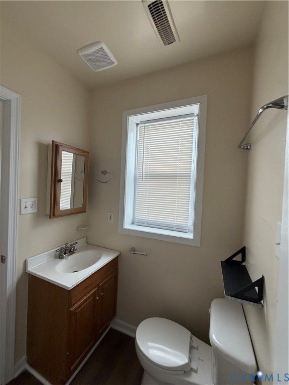 114 S Addison Street, #Upper, Richmond, VA 23220 Jack & Jill bathroom