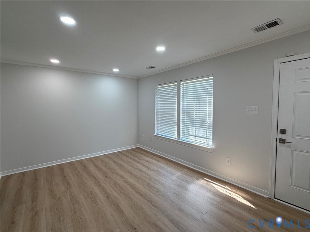 1838 Timberly Waye, Henrico, VA 23238 Large living room with new can lights, natural light and new blinds!