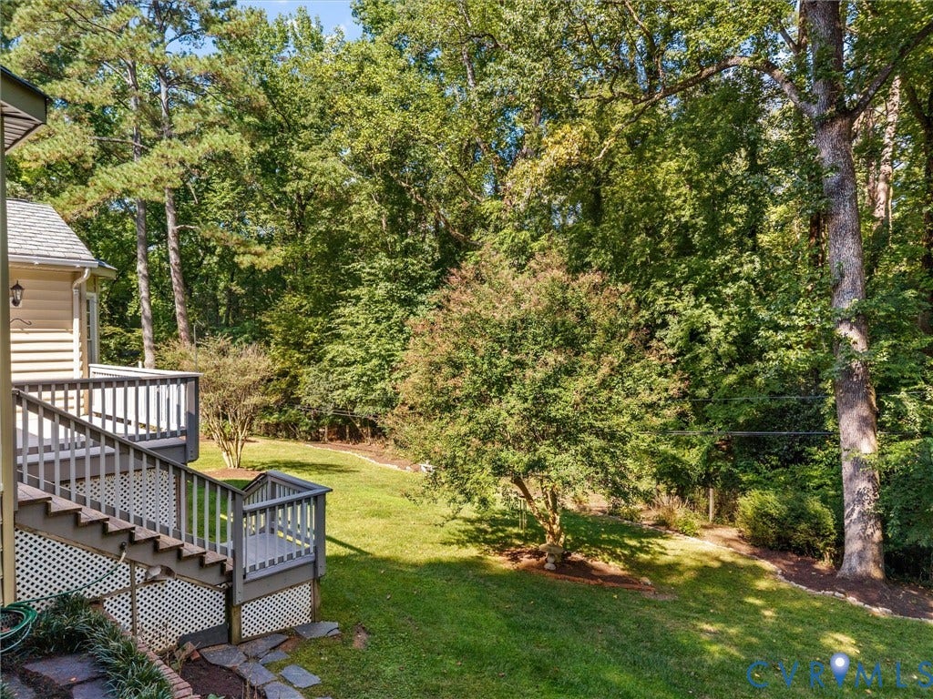 216 Ross Road, Westham Area, Henrico, VA 23229 Two-tiered deck with white railings