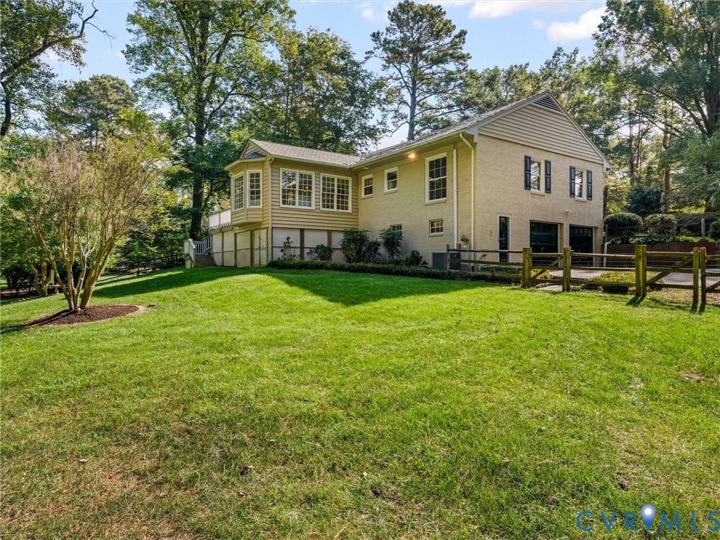 216 Ross Road, Westham Area, Henrico, VA 23229 Expansive lawn featuring mature trees and a fenced boundary