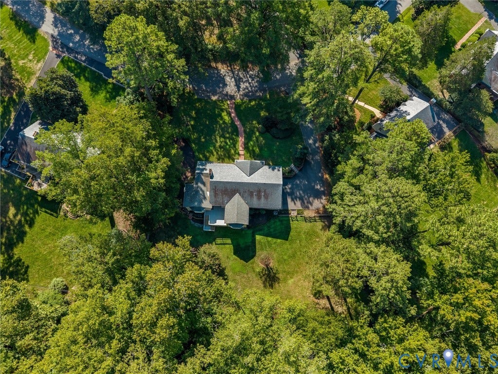 216 Ross Road, Westham Area, Henrico, VA 23229 Expansive property featuring mature trees and a manicured lawn