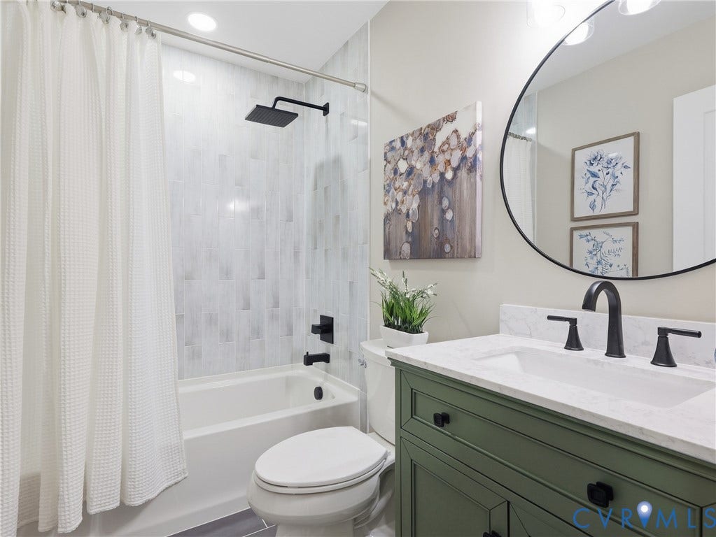 Full hall bath