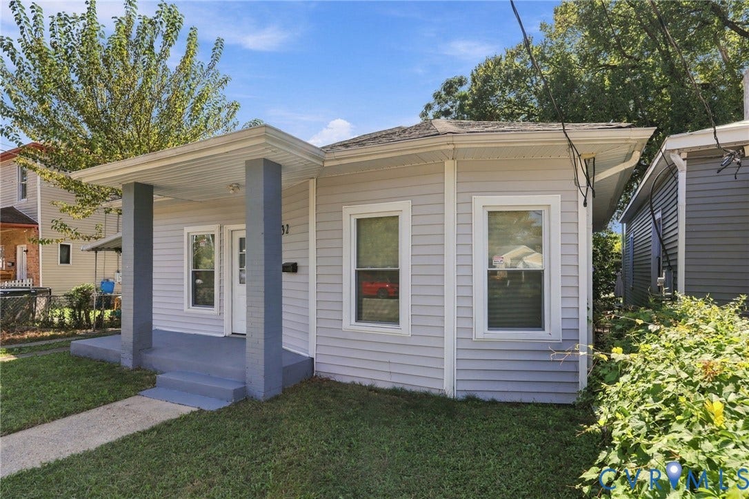 1432 Ferndale Avenue, Petersburg, VA 23803 Light gray exterior siding with white trim