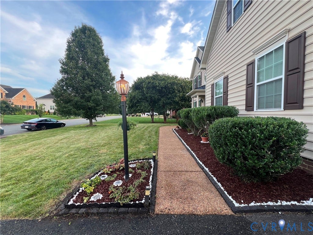 3536 Hunton Ridge Drive, Glen Allen, VA 23059 Manicured landscaping with mature shrubs and decorative mulch
