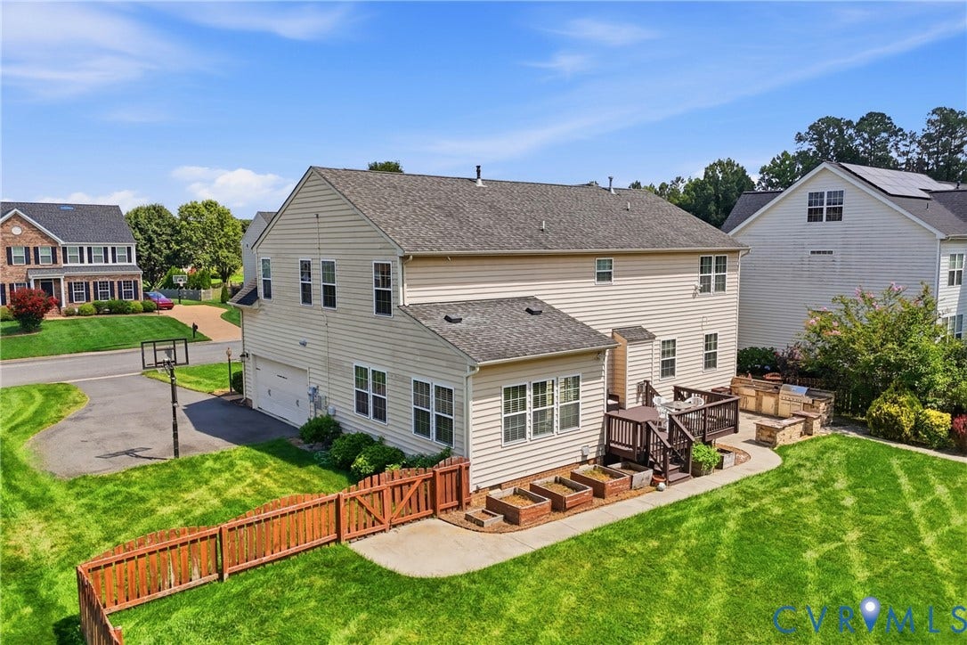 3536 Hunton Ridge Drive, Glen Allen, VA 23059 Expansive rear yard with a wooden privacy fence