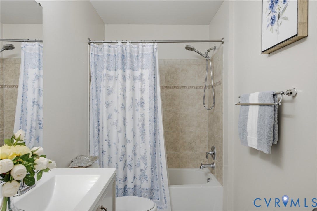 3536 Hunton Ridge Drive, Glen Allen, VA 23059 Integrated bathtub and shower with a tiled surround, complete with a handheld showerhead