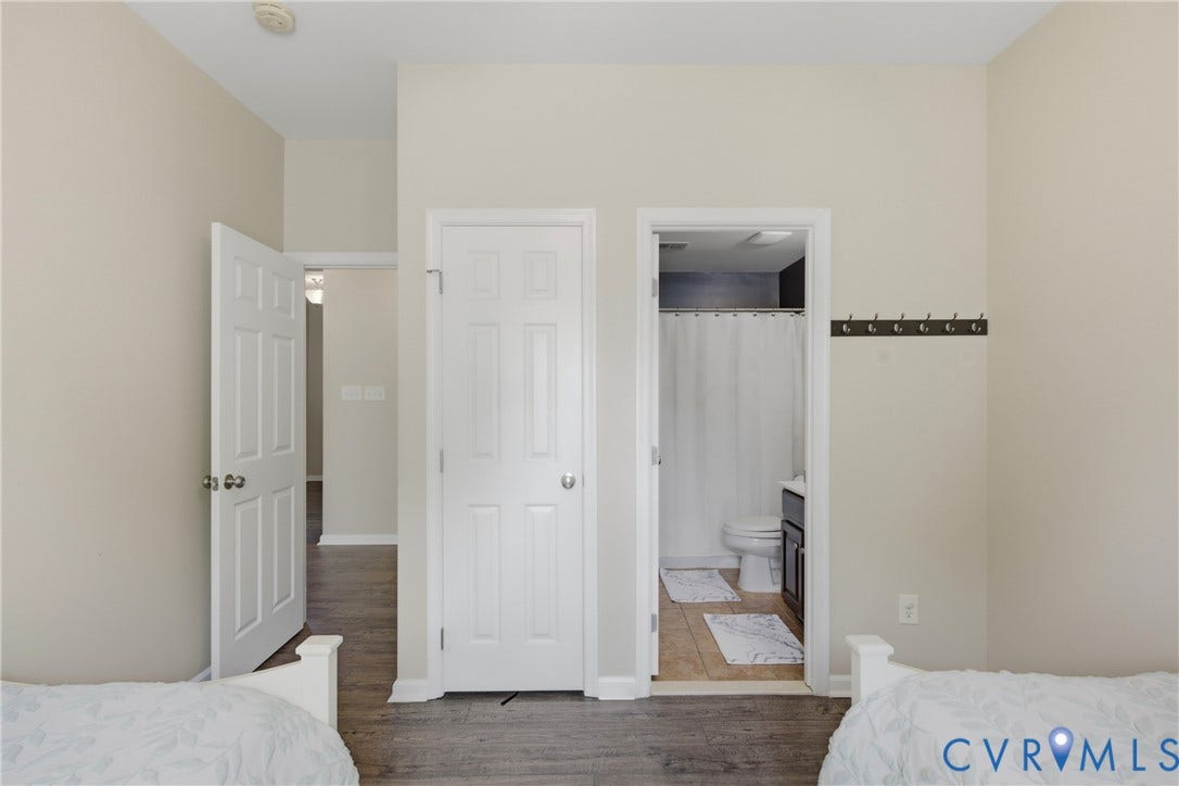 3536 Hunton Ridge Drive, Glen Allen, VA 23059 Wood-finish flooring with neutral wall tones