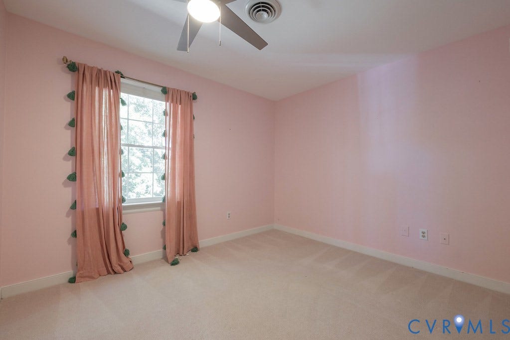 Ceiling fan with integrated lighting