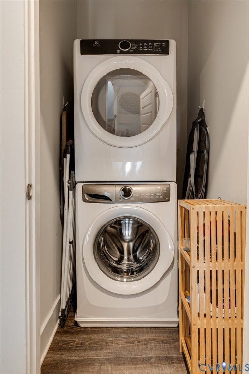 2 Flatwater Row, #B, Rocketts Landing, Henrico, VA 23231 Stacked laundry appliances