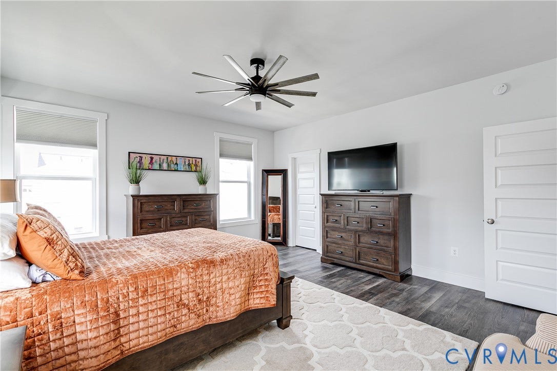 2 Flatwater Row, #B, Rocketts Landing, Henrico, VA 23231 Spacious room with wood-finish flooring, two windows, and a ceiling fan
