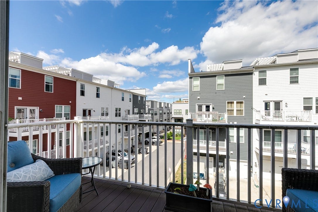 2 Flatwater Row, #B, Rocketts Landing, Henrico, VA 23231 Private outdoor balcony with durable decking and white railings