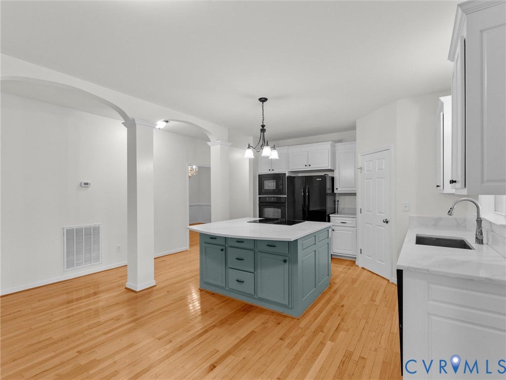 2354 Camelback Road, Maidens, VA 23102 Open to great room