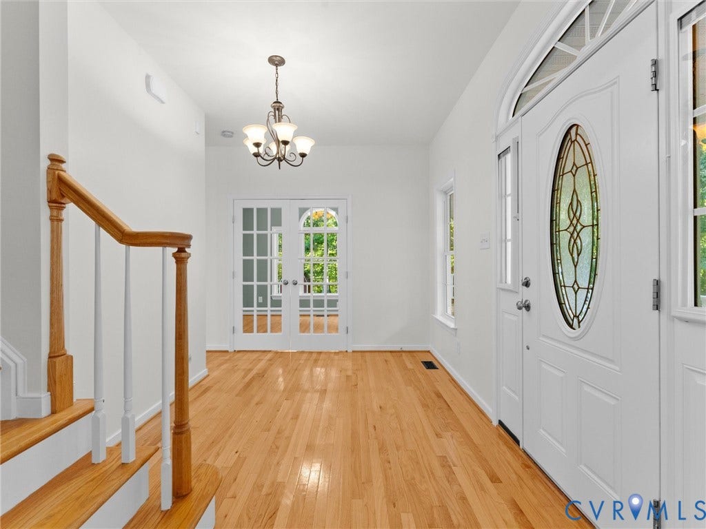 2354 Camelback Road, Maidens, VA 23102 Chandelier, spacious
