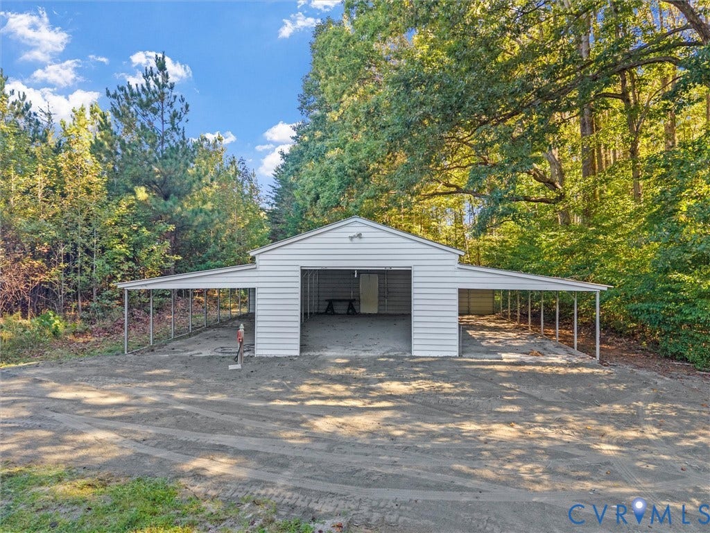 2354 Camelback Road, Maidens, VA 23102 Possible horse building with electricity
